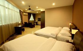 Capital O Rail Hotel
