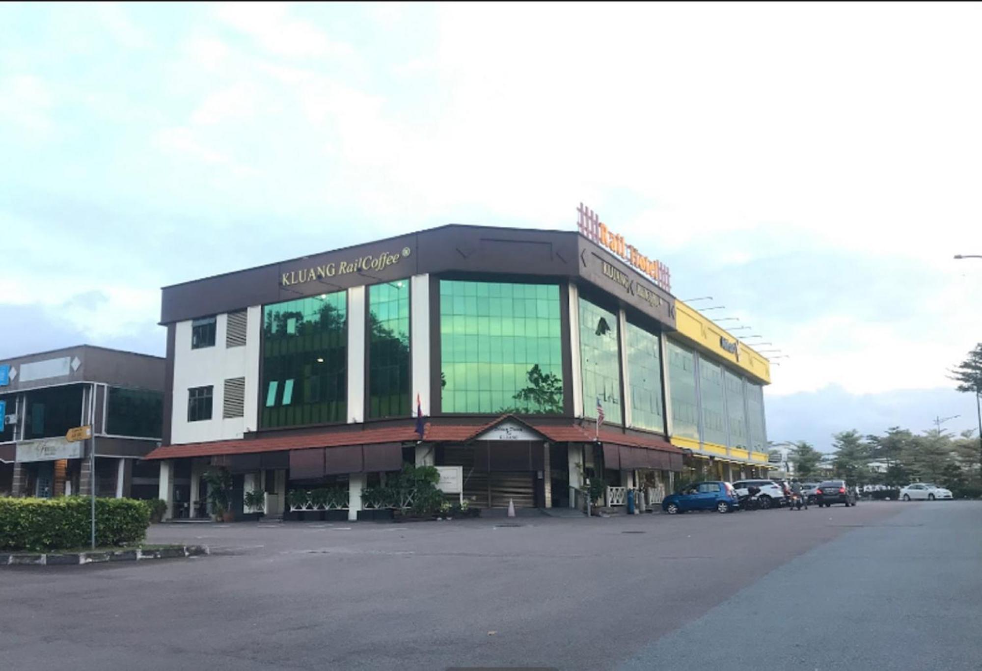 Capital O Rail Hotel Kluang Exterior photo